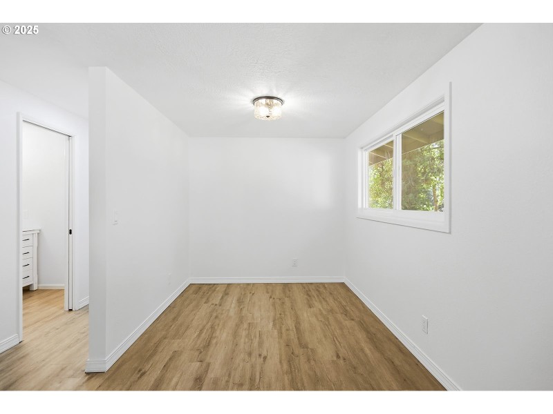 Living Room/Entrance