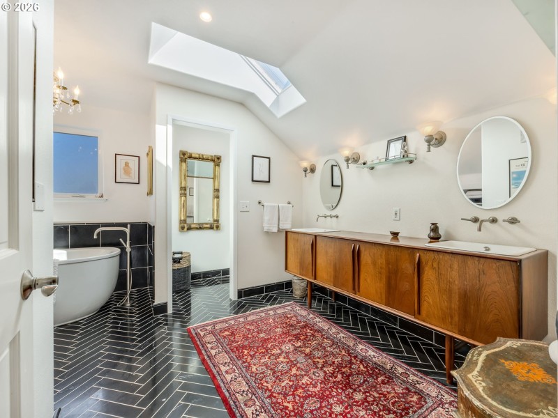 Bathroom, Attached