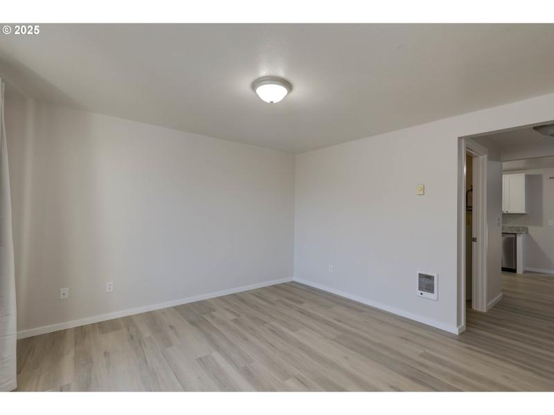 Living Room/Entrance