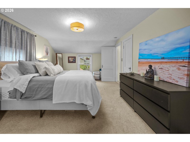 Bedroom, Primary