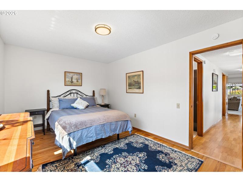 Bedroom, Primary