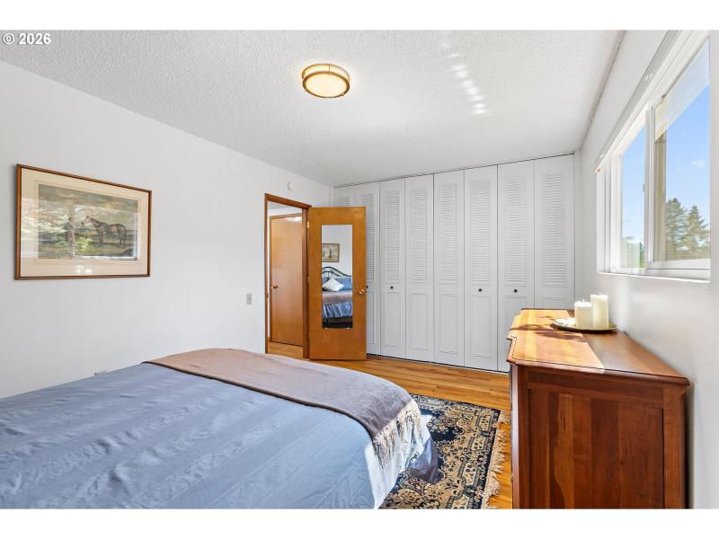 Bedroom, Primary