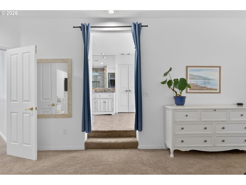 Bedroom, Primary