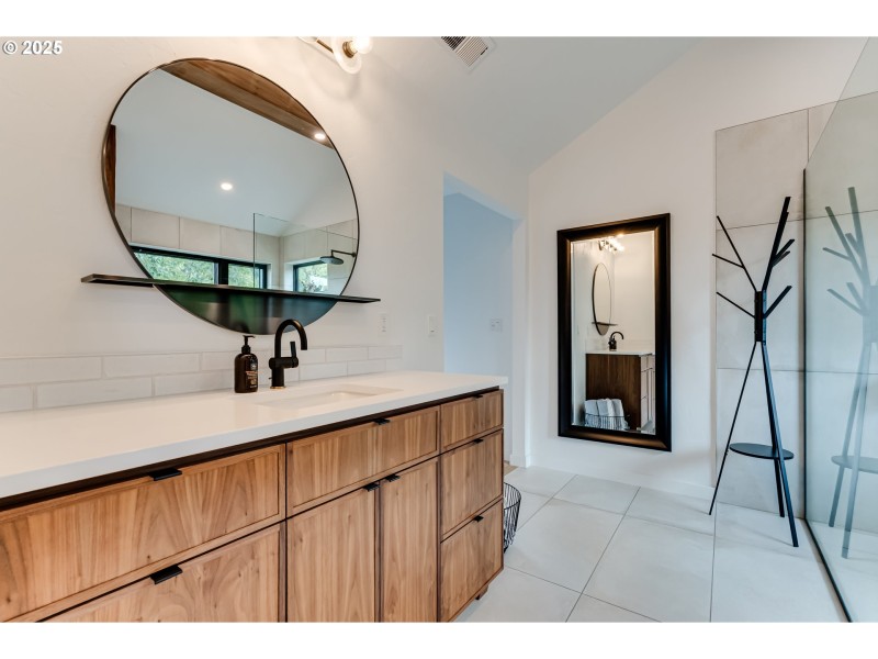 Owner's Suite Bathroom