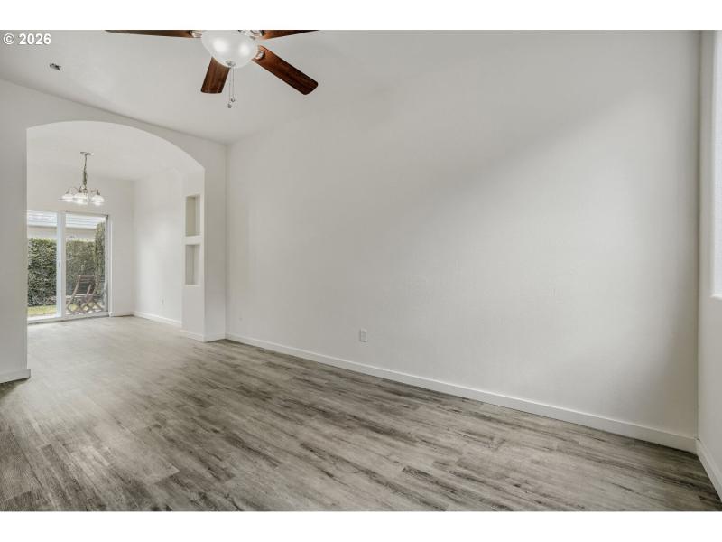 Living Room/Entrance