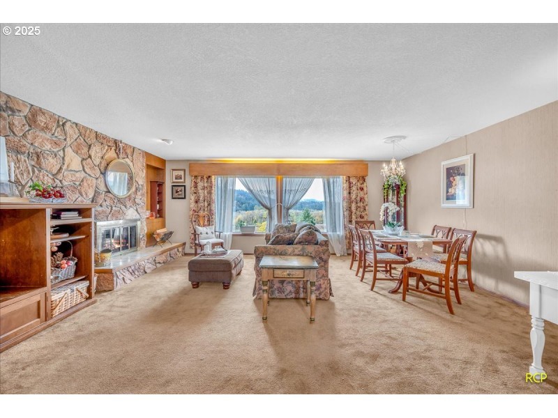 Living Room/Dining Room