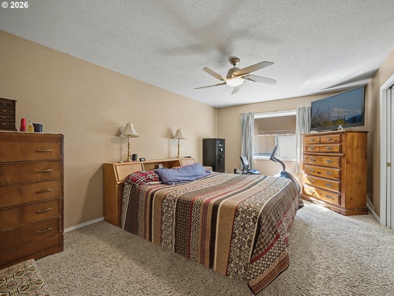 Bedroom, Primary