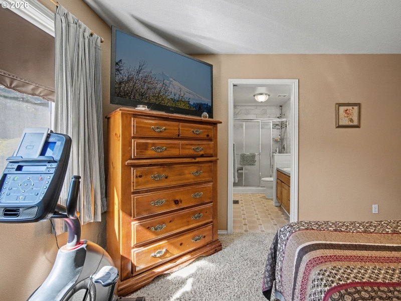 Bedroom, Primary