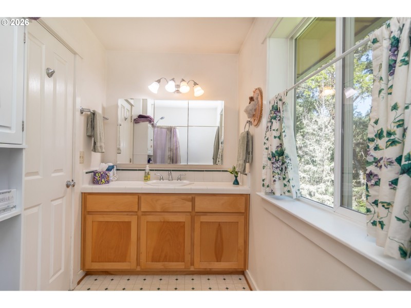 Bathroom, Attached