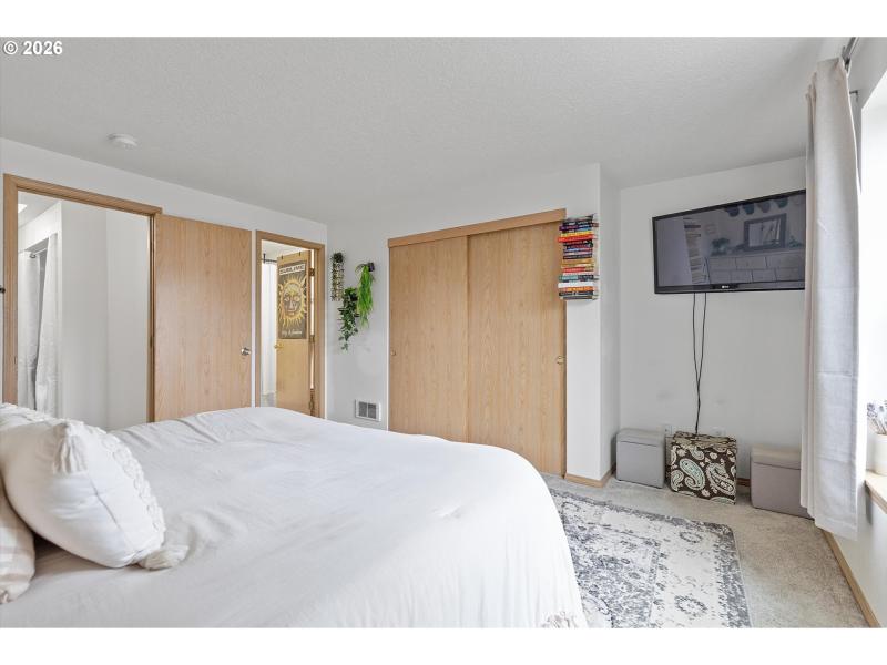 Bedroom, Primary