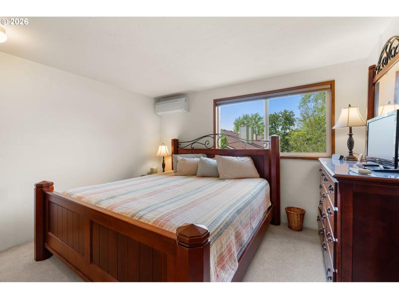 Bedroom, Primary