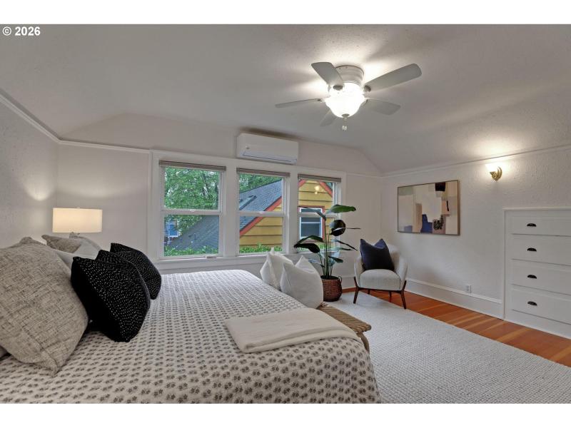 Bedroom, Primary
