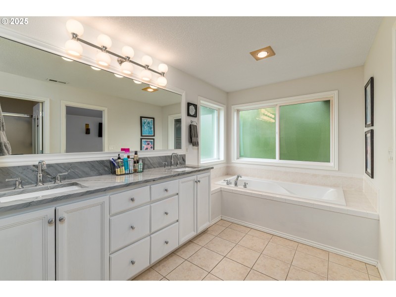 Owner's Suite Bathroom