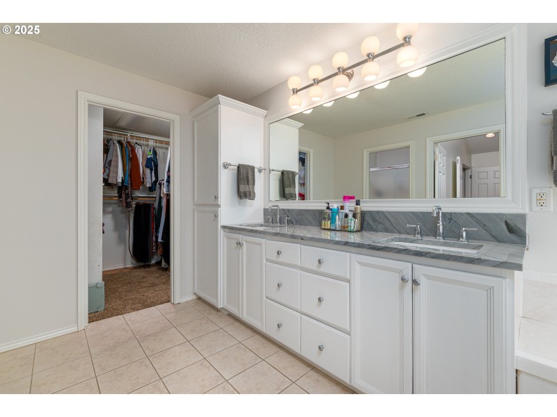 Owner's Suite Bathroom