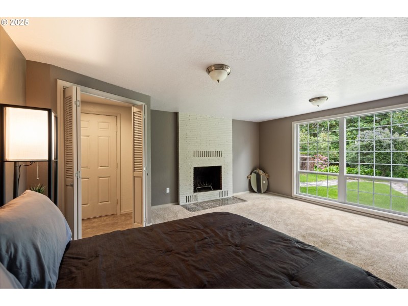 Bedroom, Primary