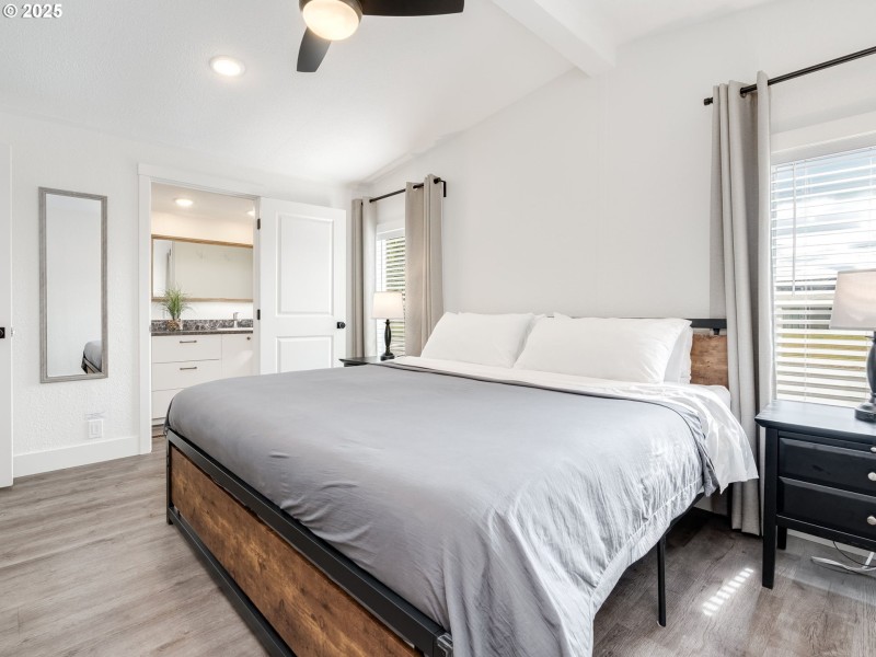 Bedroom, Primary