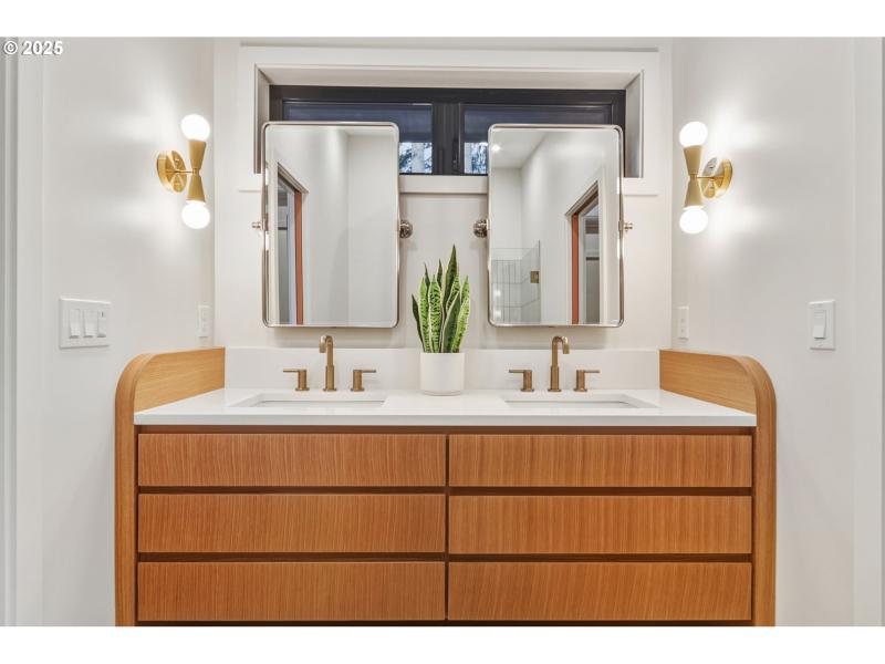 Bathroom, Continental