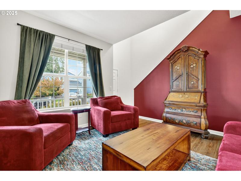 Living Room/Entrance