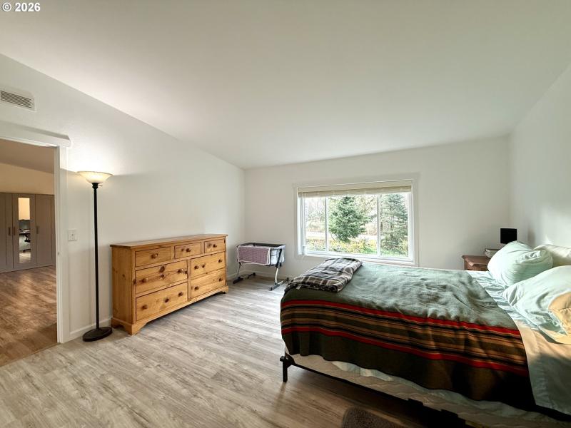 Bedroom, Primary