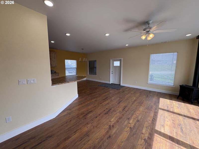 Living Room/Entrance