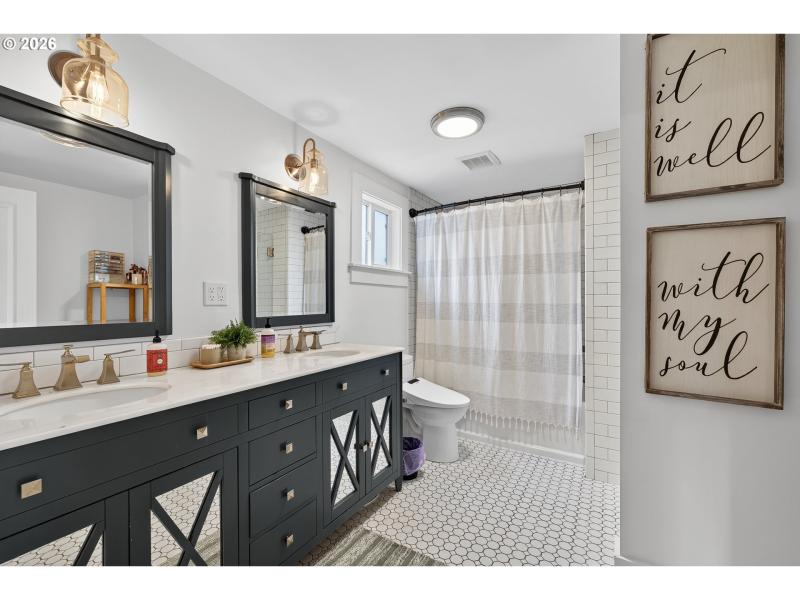 Owner's Suite Bathroom