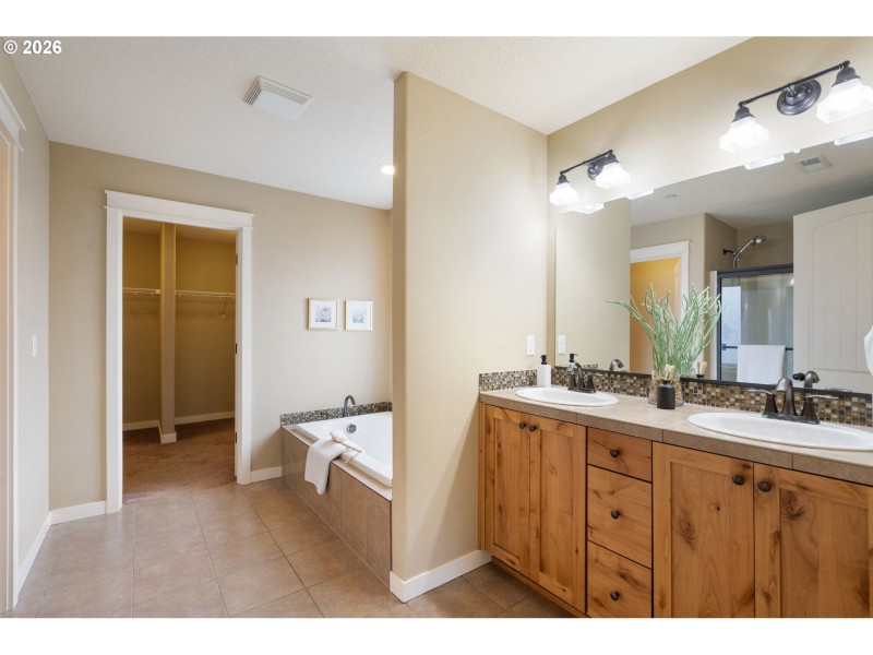 Bedroom, Primary