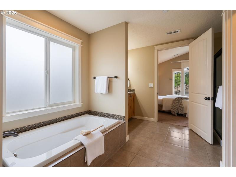 Bedroom, Primary