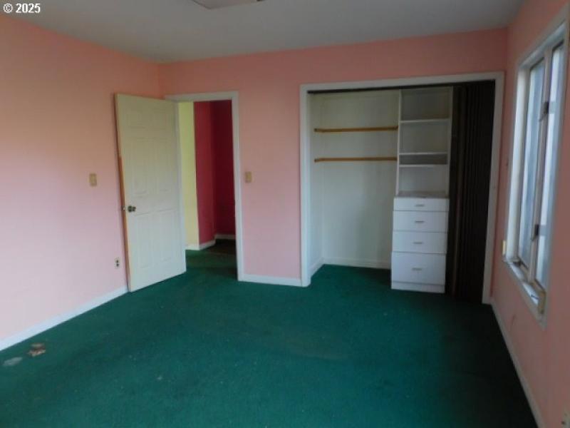 Bedroom, Primary