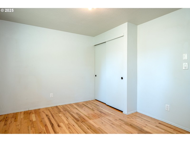 Bedroom, Primary
