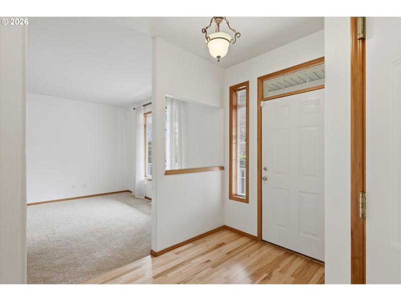 Living Room/Entrance