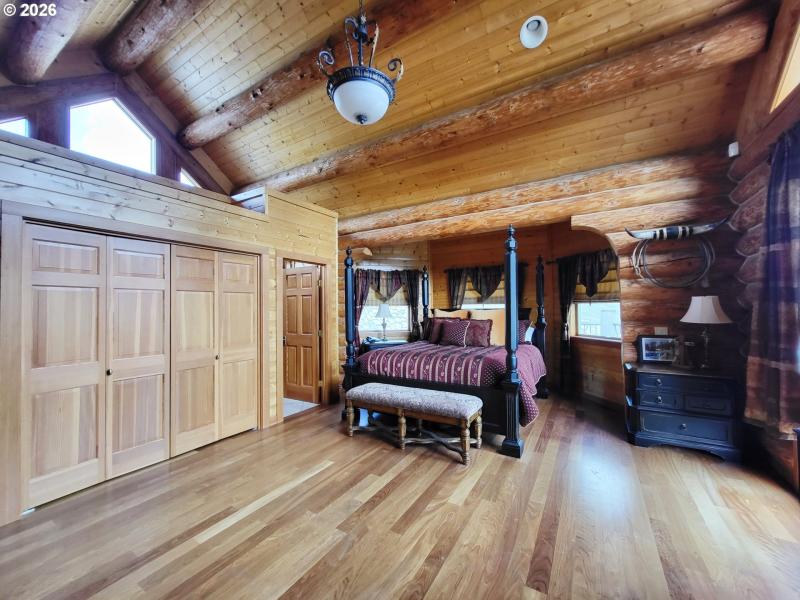 Bedroom, Primary