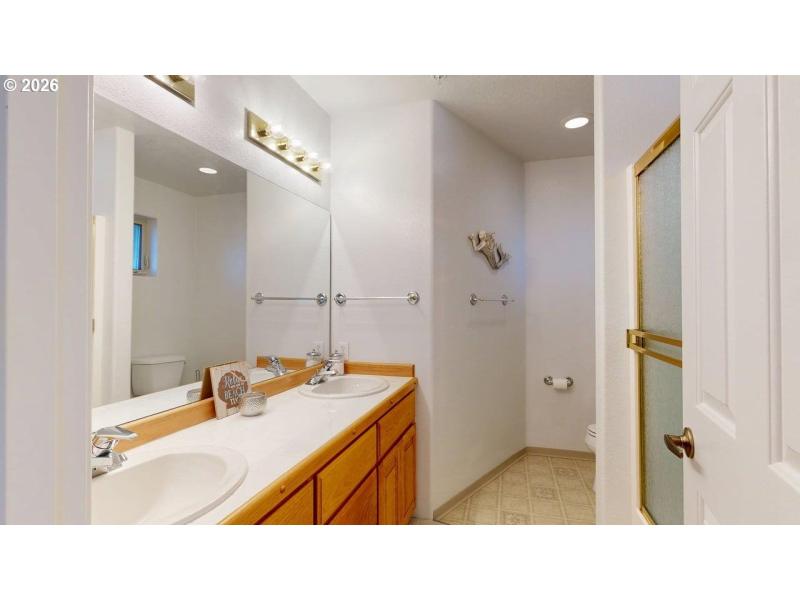 Bathroom, Attached