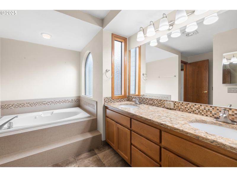 Owner's Suite Bathroom