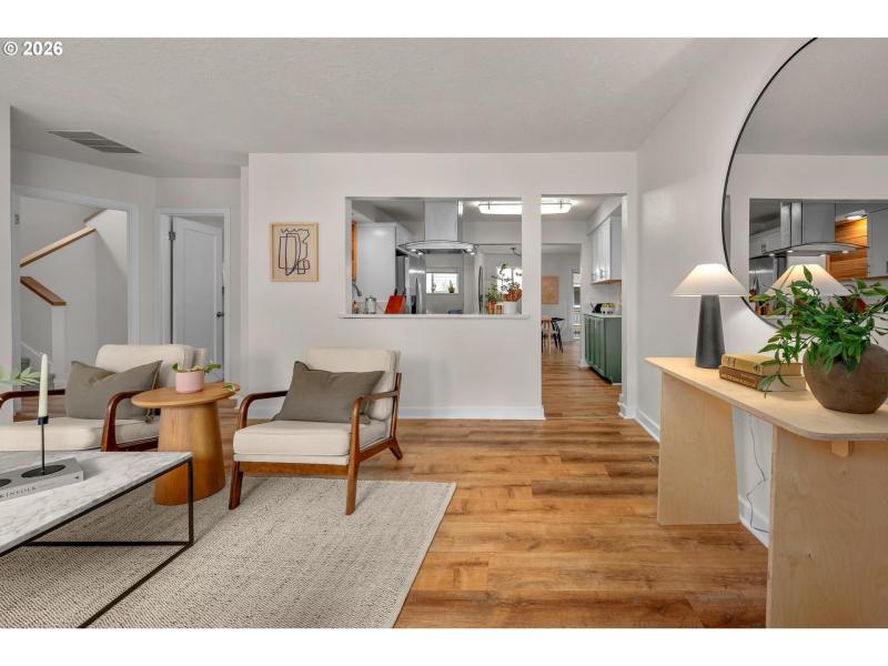 Living Room/Entrance