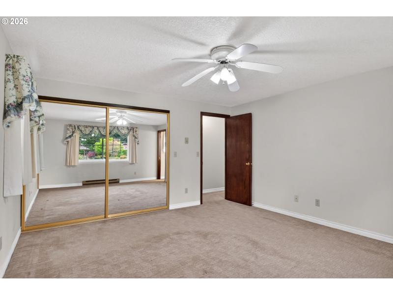Bedroom, Primary