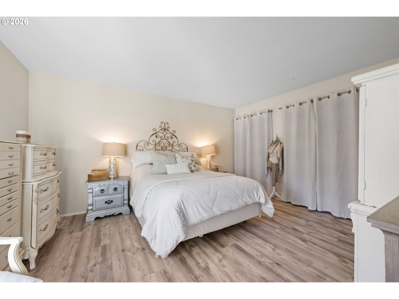 Bedroom, Primary