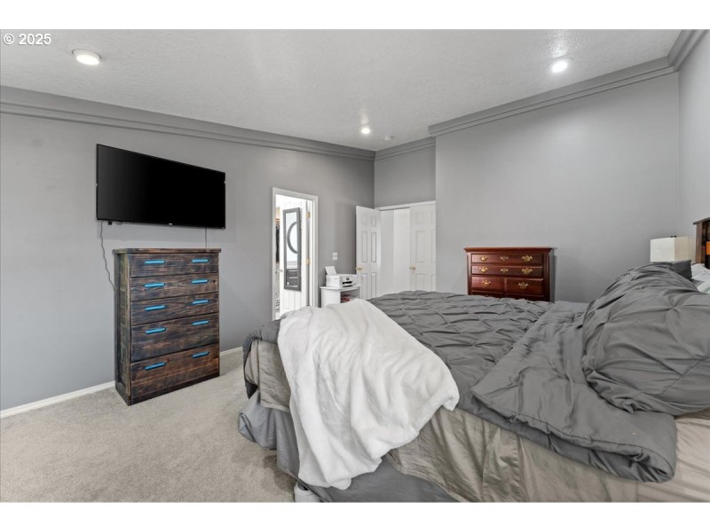 Bedroom, Primary