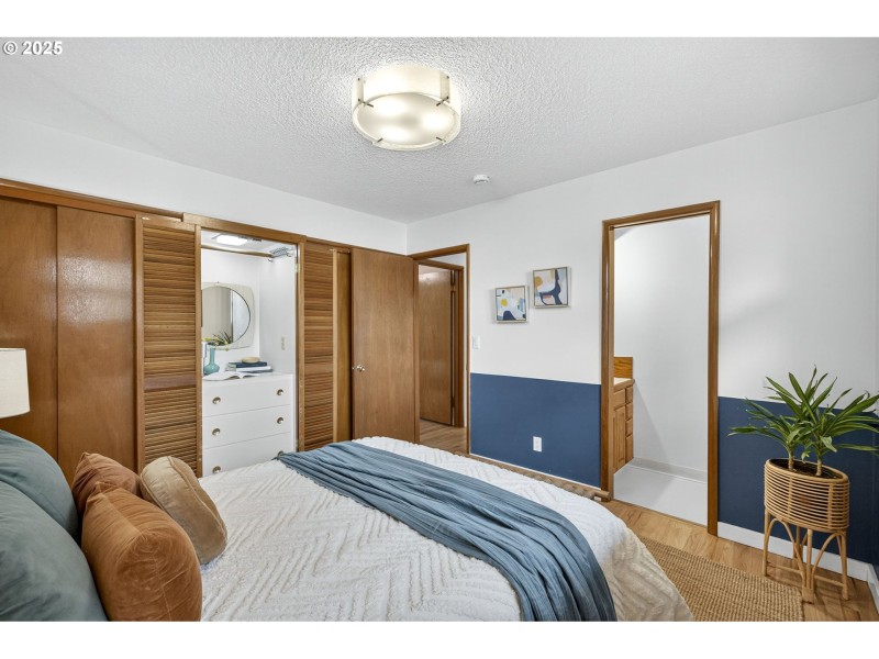 Bedroom, Primary