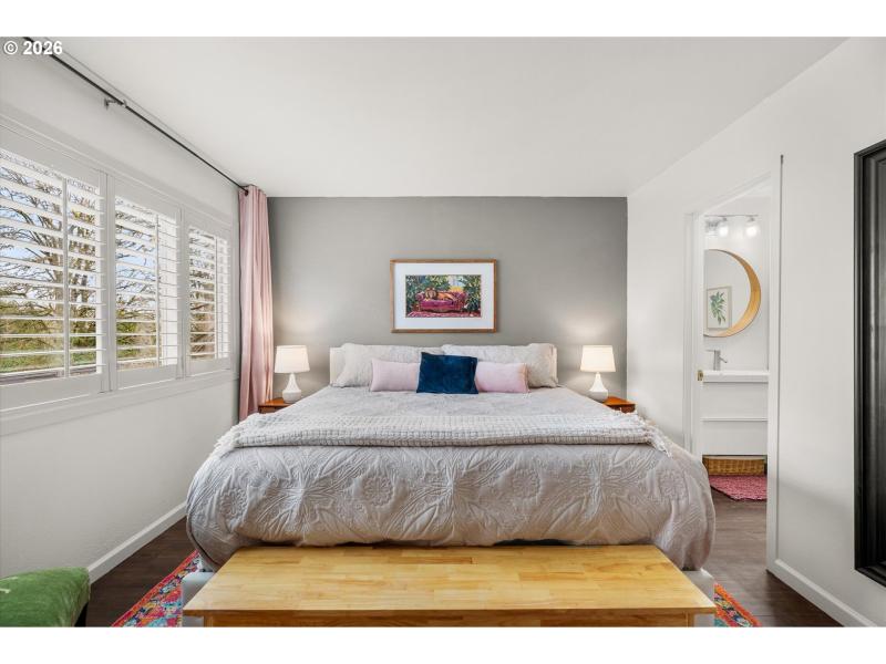 Bedroom, Primary