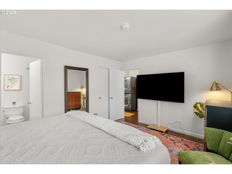 Bedroom, Primary