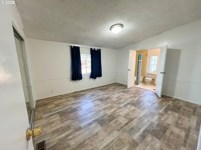 Bedroom, Primary