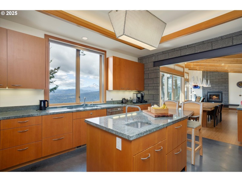 Kitchen/Outside