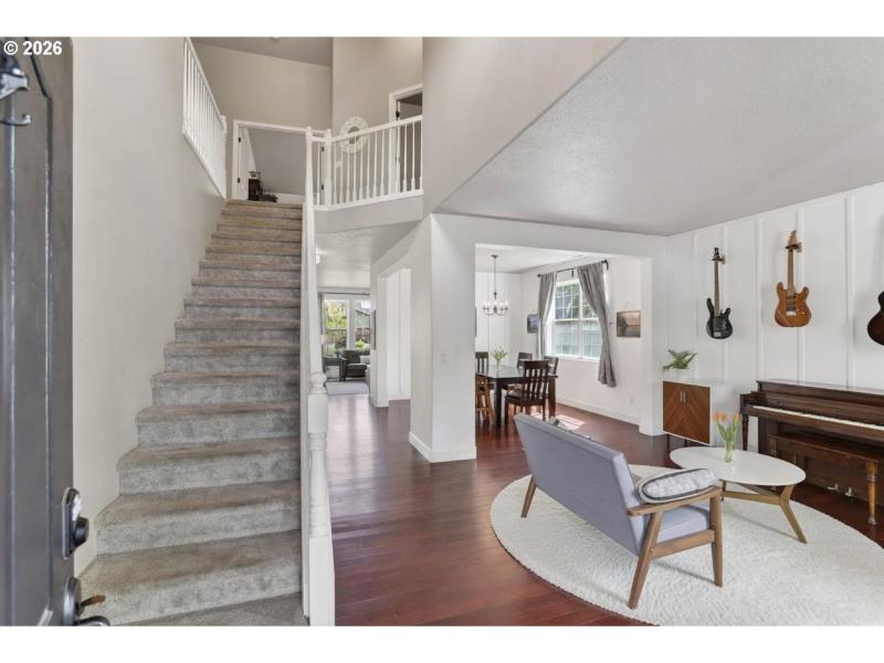 Living Room/Entrance