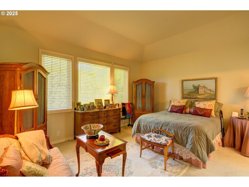 Bedroom, Primary