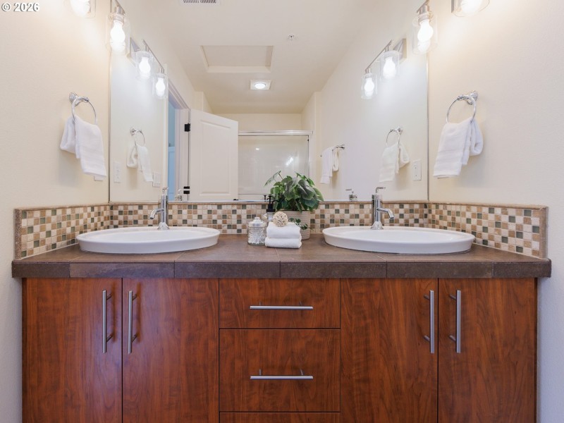 Bathroom, Attached