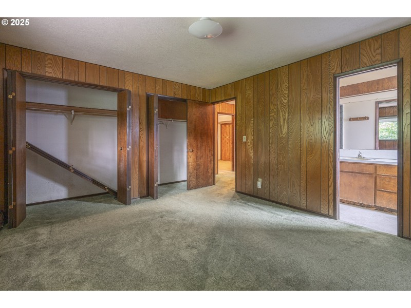 Bedroom, Primary