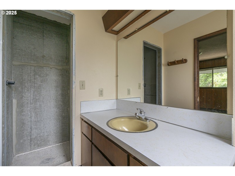 Bathroom, Attached