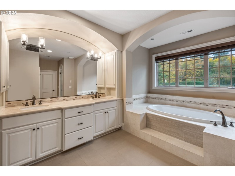 Owner's Suite Bathroom