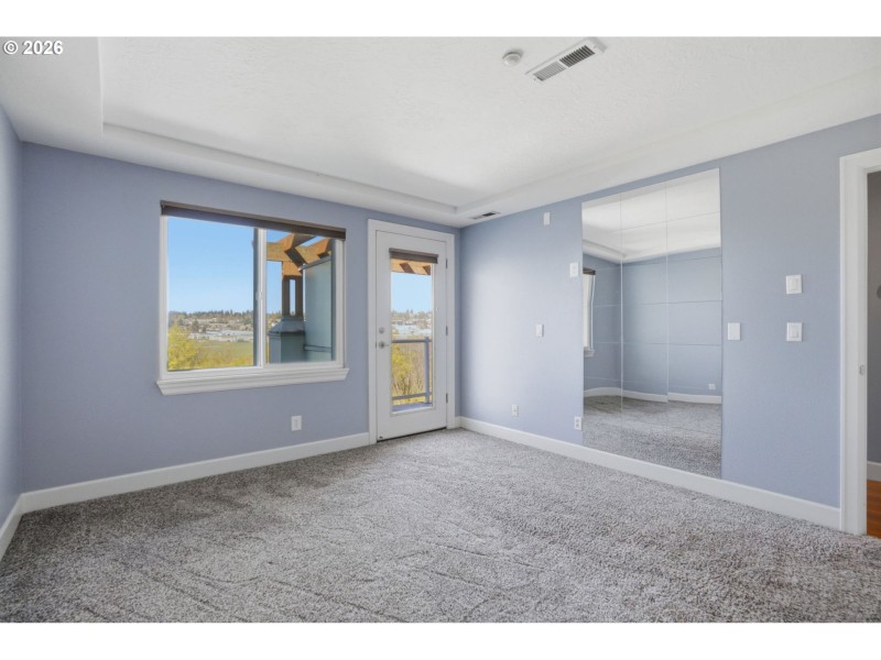 Bedroom, Primary