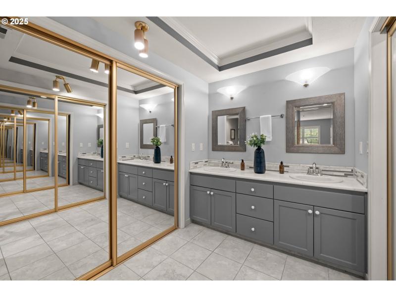 Owner's Suite Bathroom